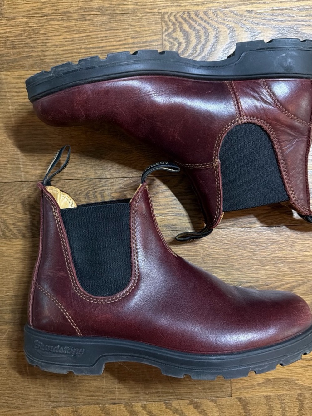 Blundstone Red Classic Chelsea Boots - Picture 2 of 9